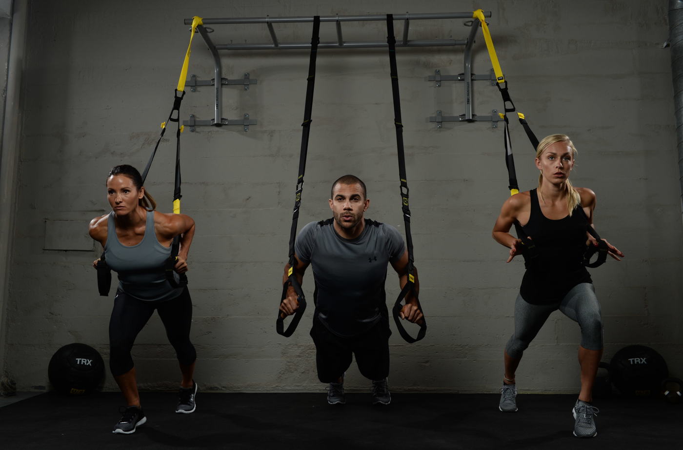 TRX personal trainer teaching class