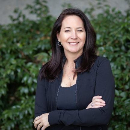 MOMStrong - Farel Hruska, Fitness Educator