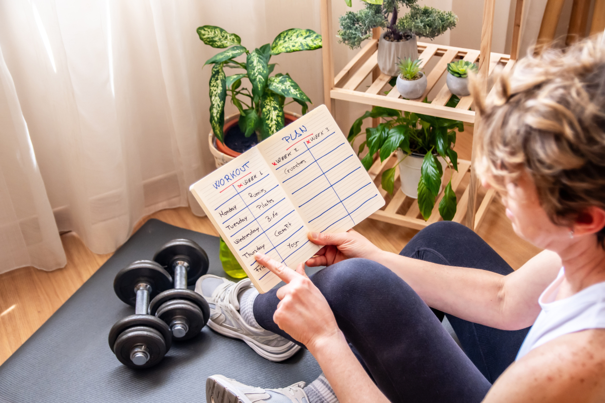 4 week workout plan showing strength training and cardio schedule for beginners