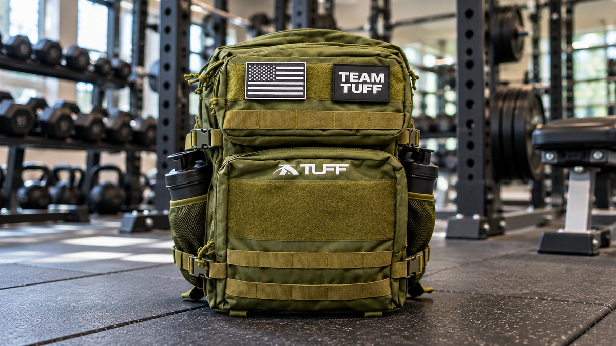 What to put in a gym bag: lifting gear, water bottle, towel, and clean clothes