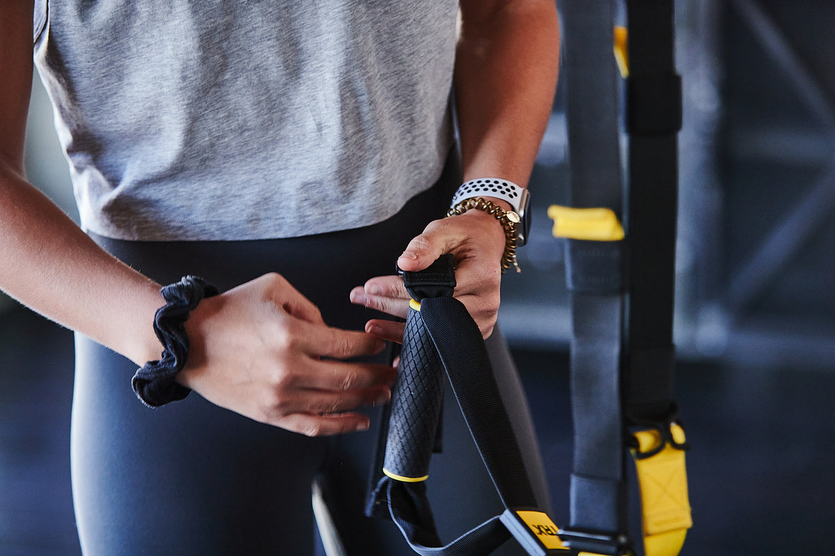 female using pro4 suspension trainer